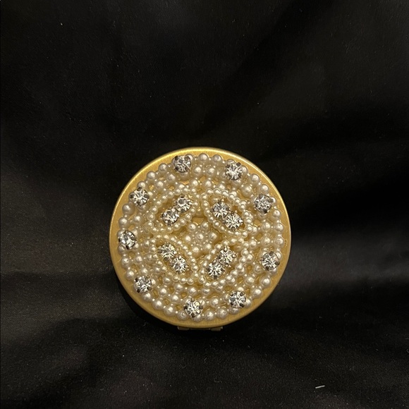 Elegant Gold, Pearl and jewel vintage lipstick case. - Picture 1 of 10